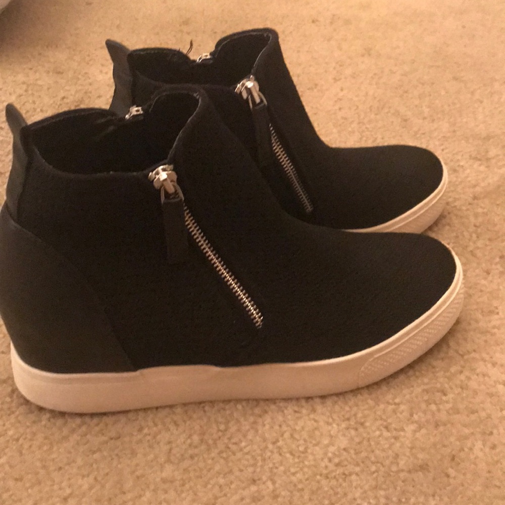 Black Steve Madden Wedge Sneaker / Casual Shoe